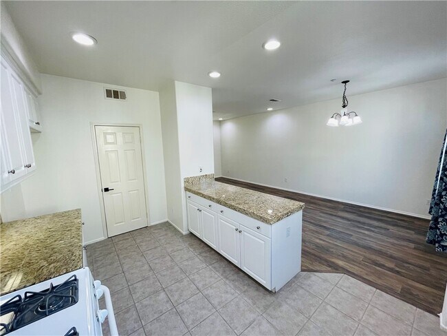 Building Photo - 33590 Willow Haven Ln