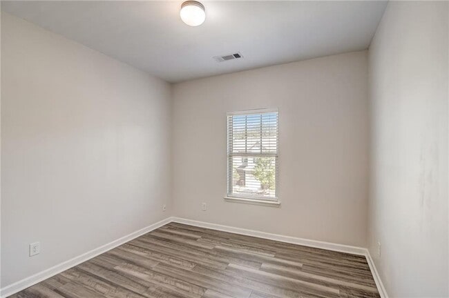 Building Photo - 544 Oakside Pl