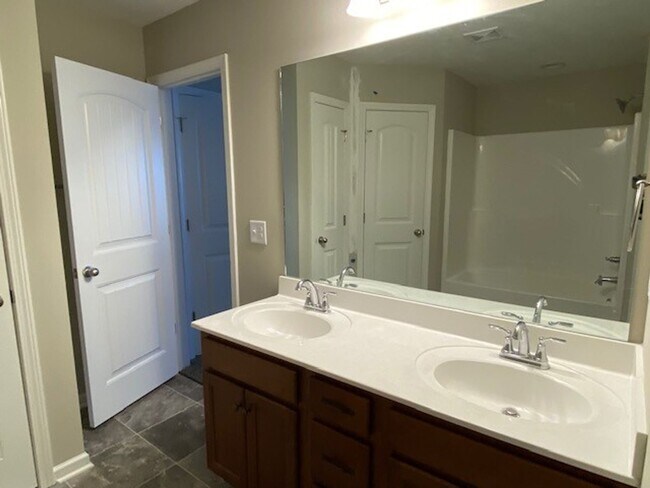 Building Photo - New 3 Bedroom 2 bath with 2 Car Garage Home For Rent!