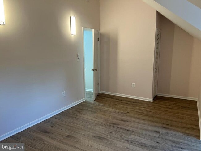 Building Photo - 6683 McLean Dr