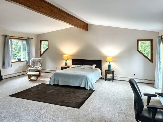Building Photo - 22454 Hilltop Cir