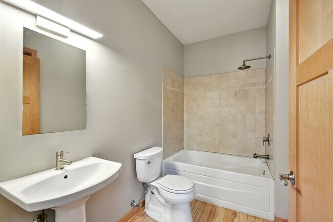 Building Photo - Newhall 29 LLC