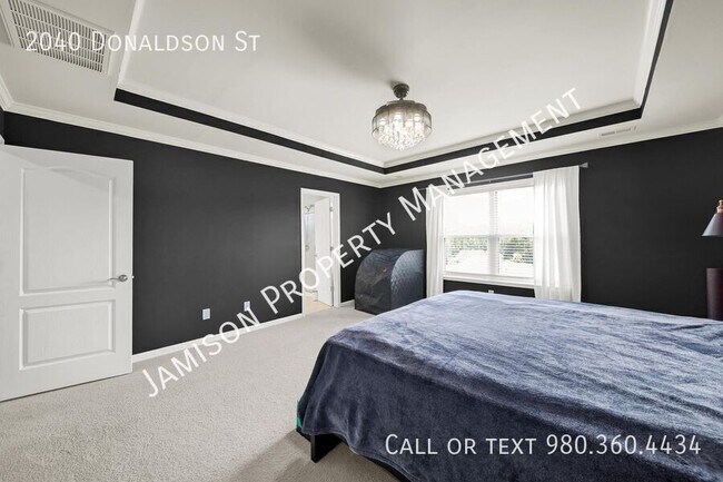 Building Photo - 2040 Donaldson St