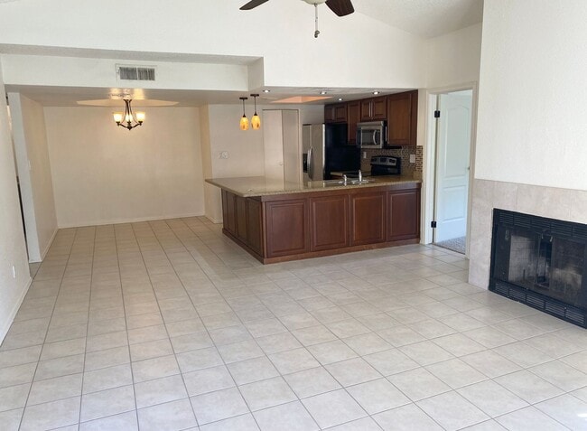 Building Photo - 2 Bedroom 2 Bath in Mesa