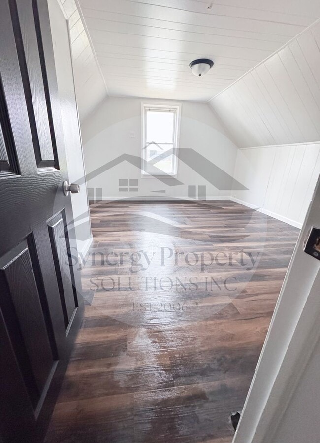 Building Photo - Madison Home