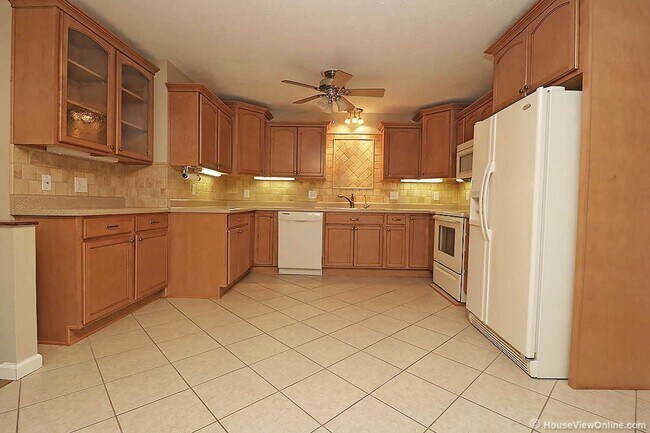 Building Photo - 2031 Allen Dr
