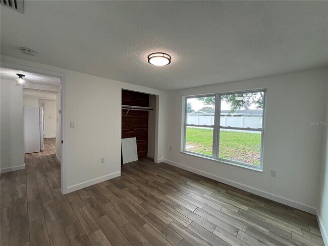 Building Photo - 7315 Brentwood Dr