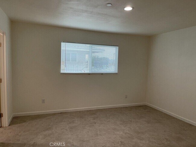 Building Photo - 1140 Deseret Ave