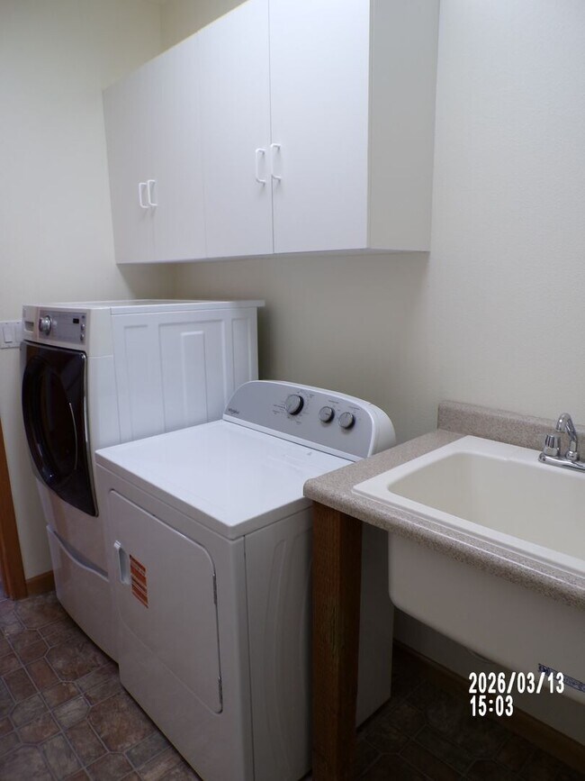 Building Photo - 4510 NW Queens Ave