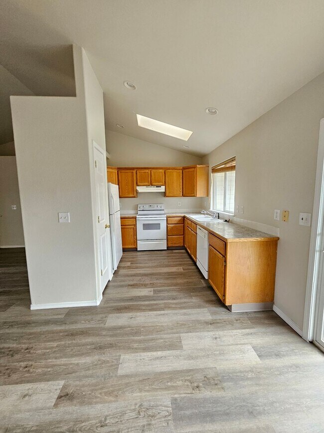 Building Photo - Cute Nampa home.