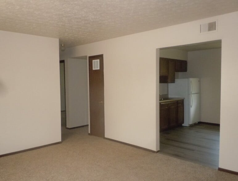 Building Photo - 724 Patty Dr