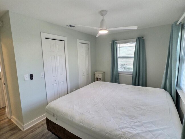 Building Photo - 1431 Paloma Ln
