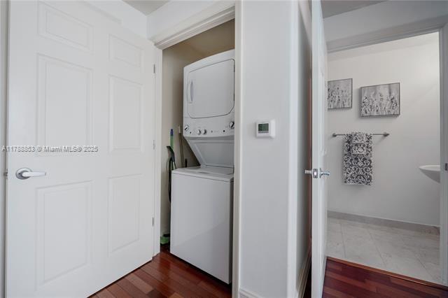 Building Photo - 6515 Collins Ave