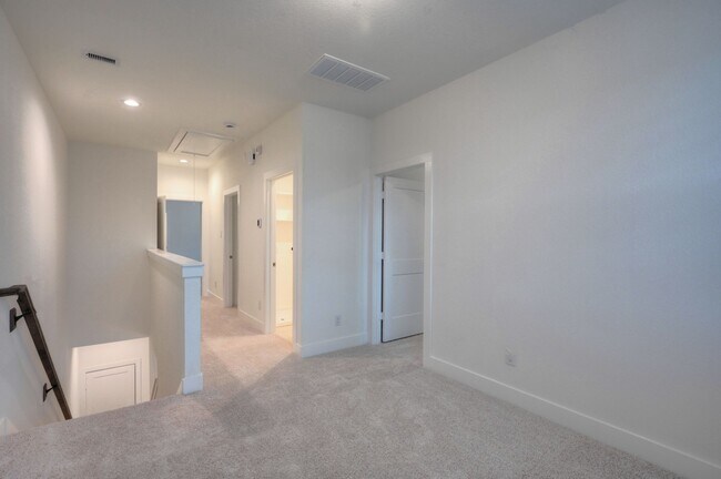Building Photo - 1535 Crystal Stream Dr