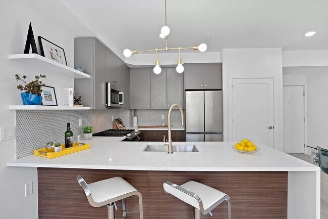 Building Photo - 276 Duncan Ave