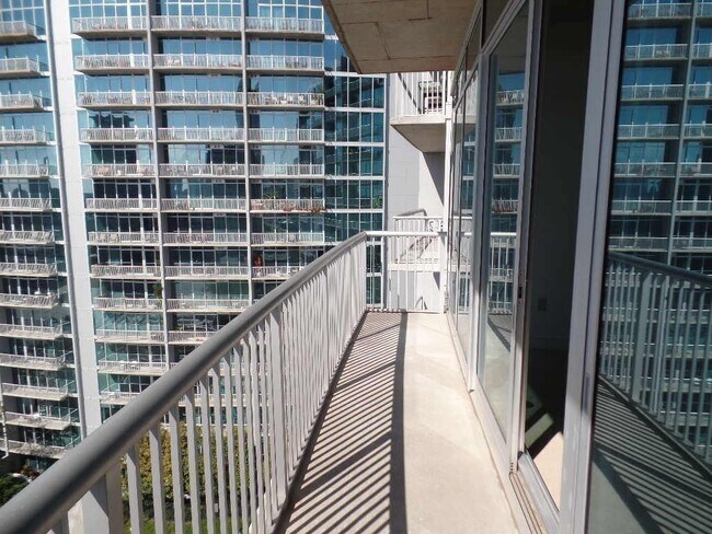 Building Photo - 950 W Peachtree St NW