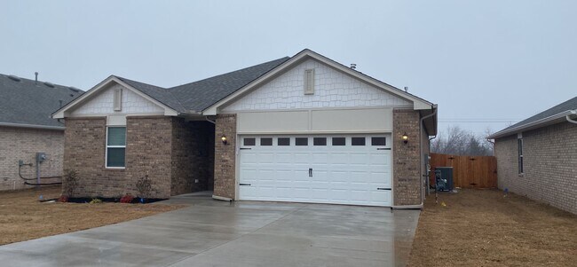 Building Photo - 3 Bedroom 2 Bathroom 2 Car Garage Home in Oakdale School District