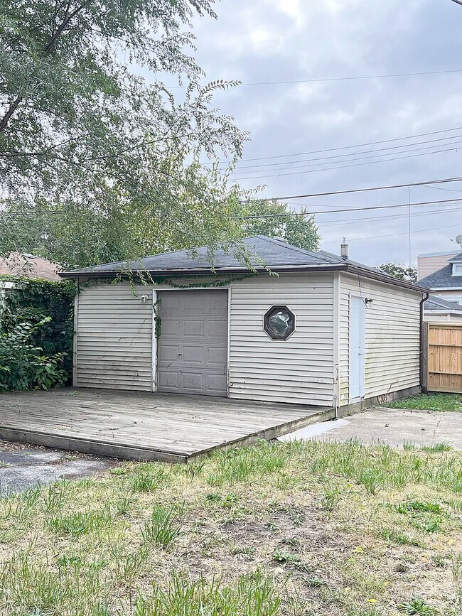 Building Photo - 8320 S Kingston Ave