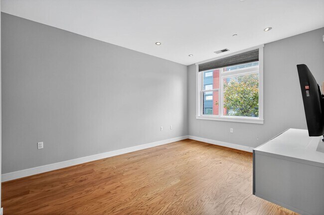Building Photo - Chic 1-Bedroom Condo in Columbia Heights – Steps from Metro, Parks & Cafés