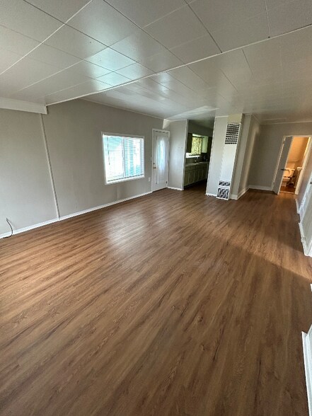 Building Photo - 5024 SE Jetty Ave