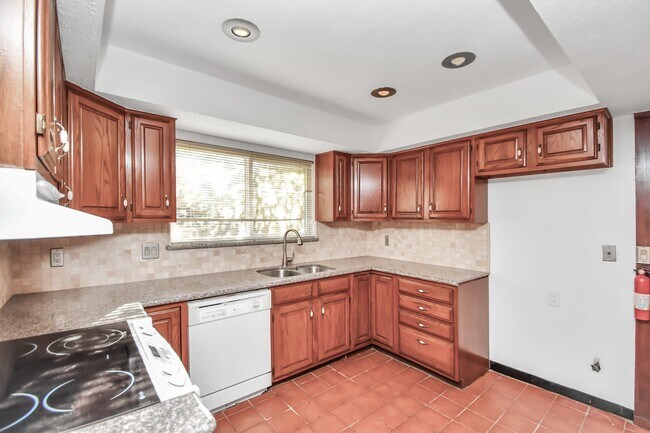 Building Photo - 403 Westwood Dr