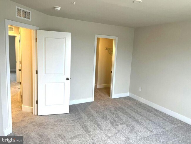 Building Photo - 7618 Johnnycake Rd