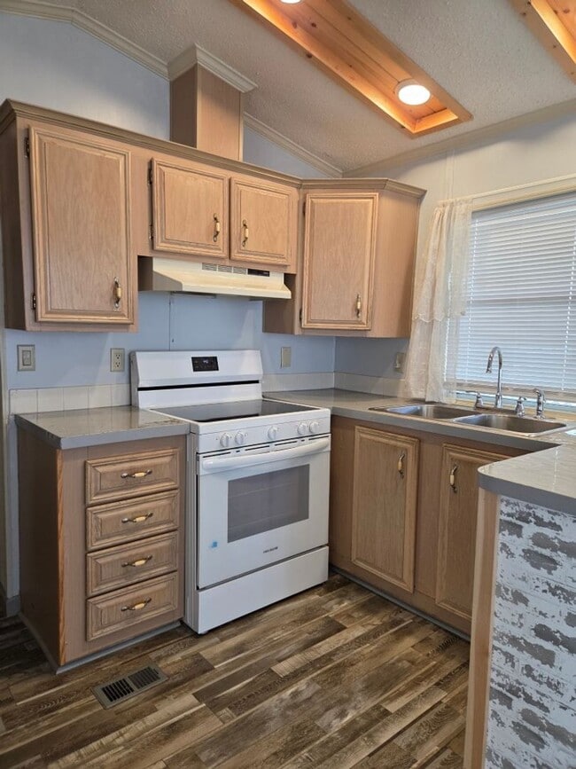 Building Photo - $1,350 - 1 Bedroom / 1 Bath Park Model on the Creek in Tatham Mountain Park