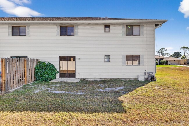 Building Photo - 2 Bedroom 2 Bath Condo with Community pool