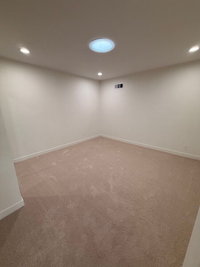 Building Photo - Beautiful 4 Bedroom Cypress House For Rent-Completely Remodeled!