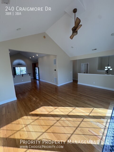 Building Photo - 240 Craigmore Dr