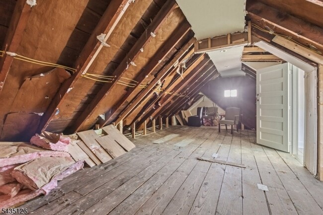 Building Photo - 40 Linden Ave