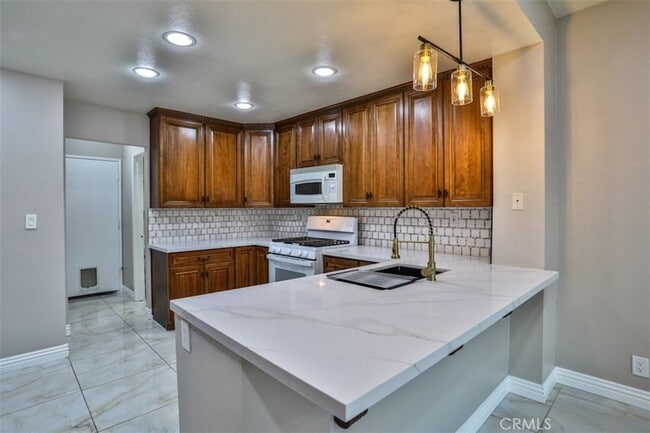 Building Photo - 176 Cll Renata