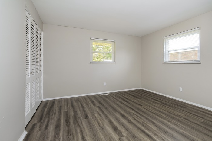 Building Photo - 864 Tivoli Ln