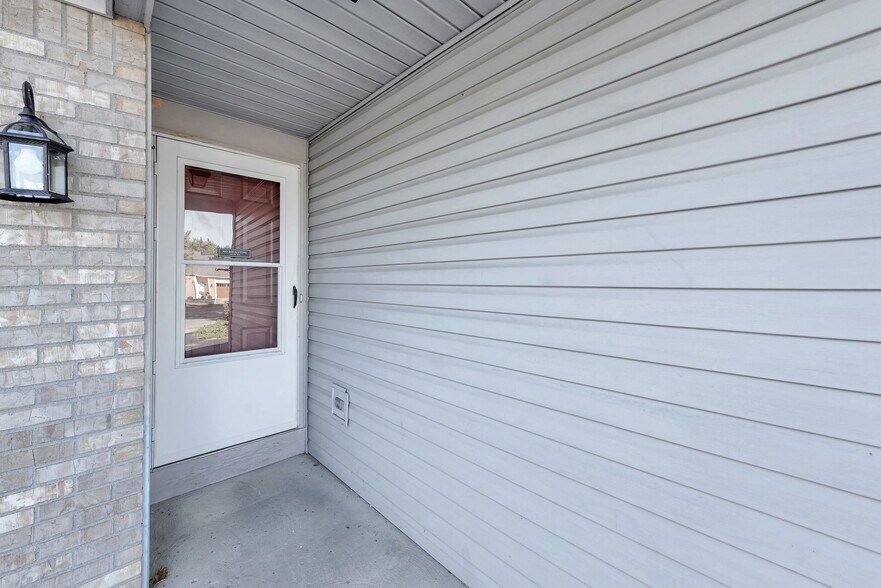 Front Entry - 4932 Drayton Rd