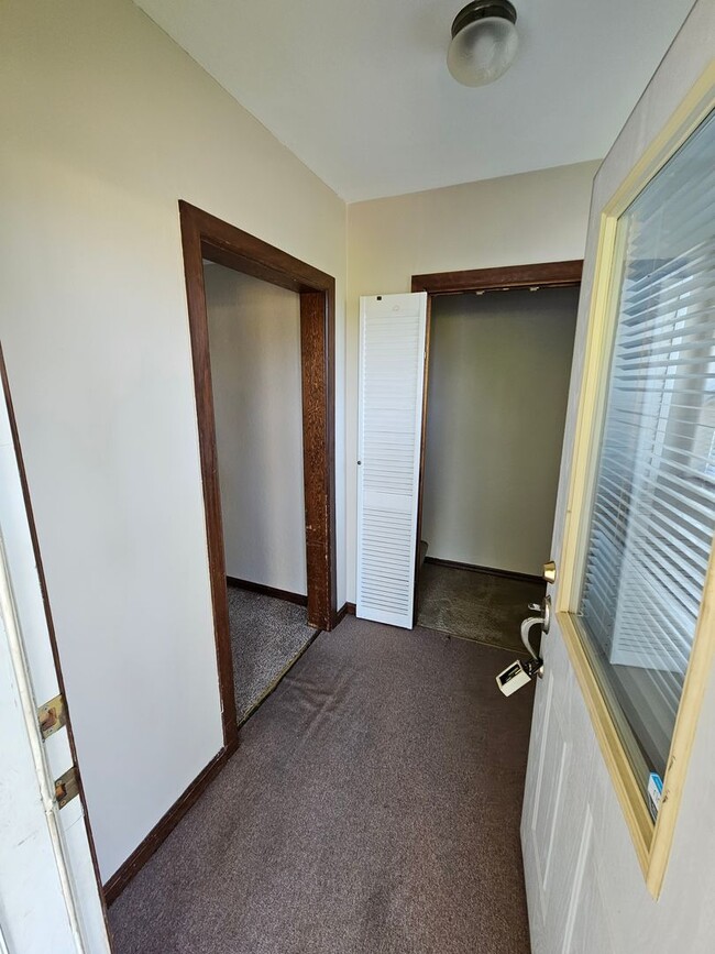 Building Photo - 545 SE Hankel St