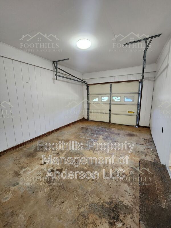Building Photo - 211 Brady Cir