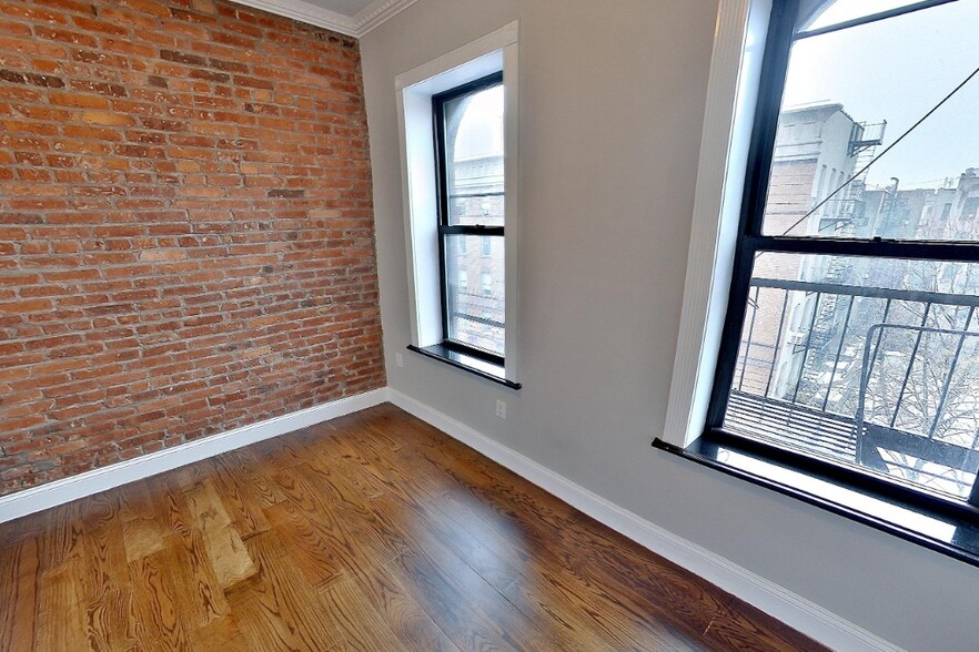 Building Photo - 72 W 108th St