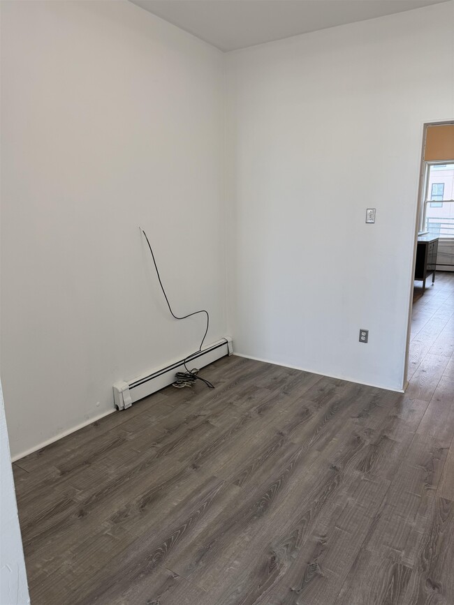 Building Photo - 630 Grand St