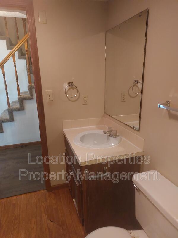 Building Photo - 324 Northwood Ln