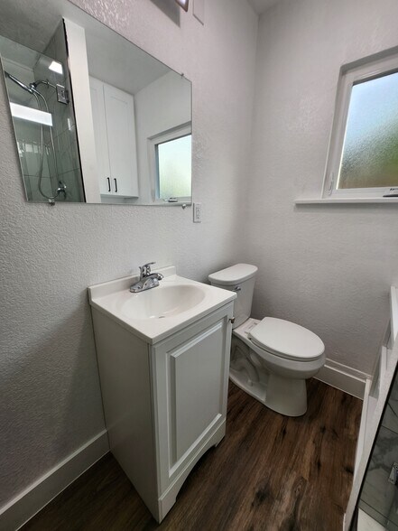 Bathroom - 430 S 52nd St