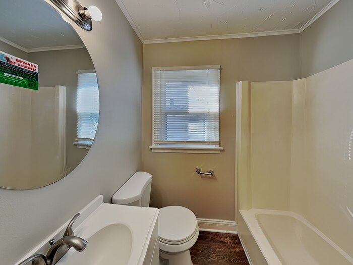 Building Photo - 2219 Whalen Ave