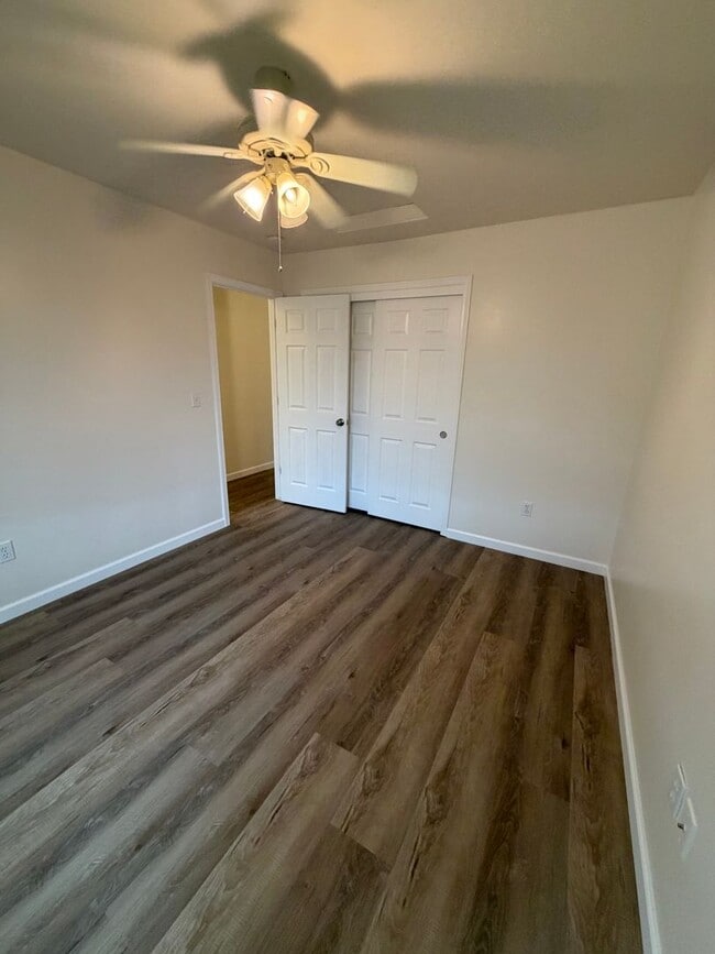 Building Photo - Sanger home
