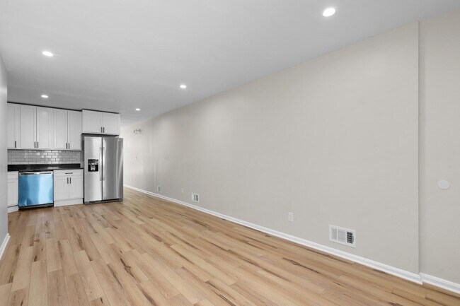 Building Photo - 2532 E Fayette St