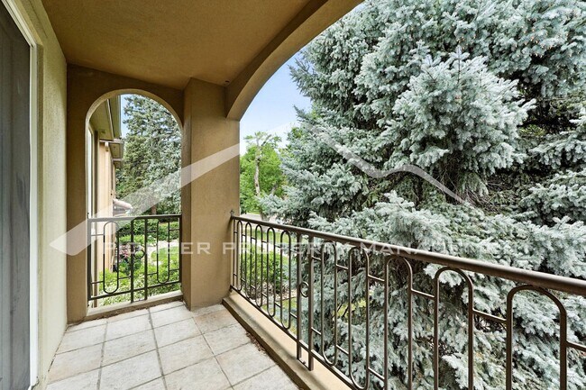 Building Photo - Luxury Meets Location – Impeccable 5BR Hom...