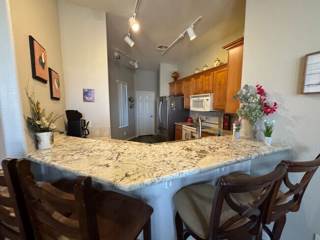 Building Photo - 3 BR Furnished w/Utilities-Vacation Rental- Laughlin Ranch