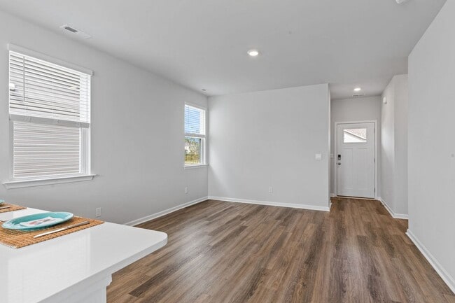 Building Photo - 11 Bonaparte St