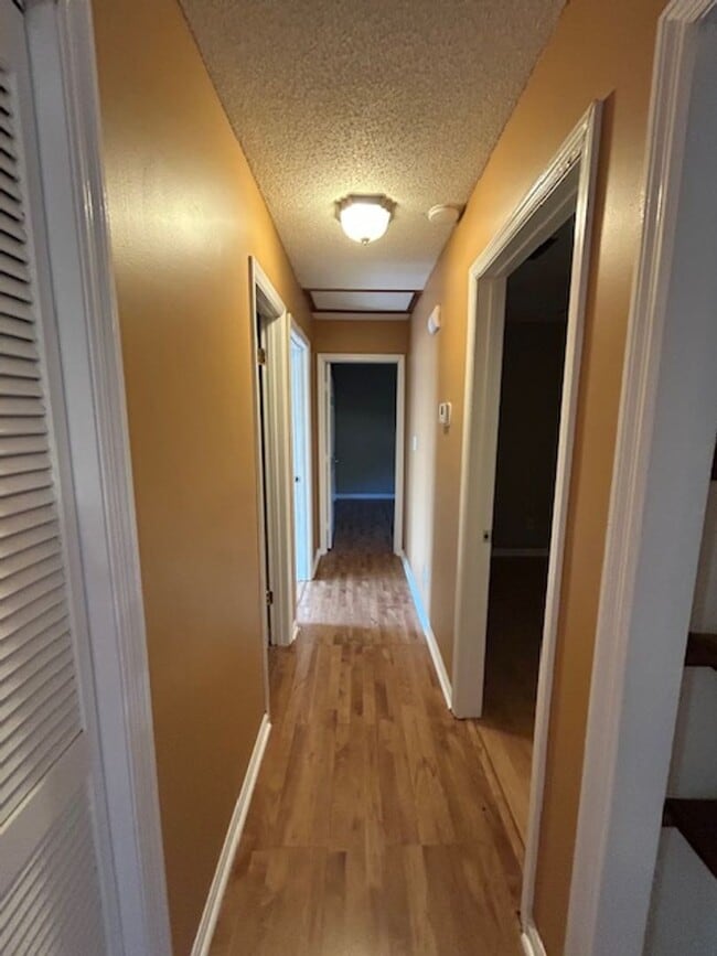 Building Photo - 3-bedroom home located in the charming Lak...