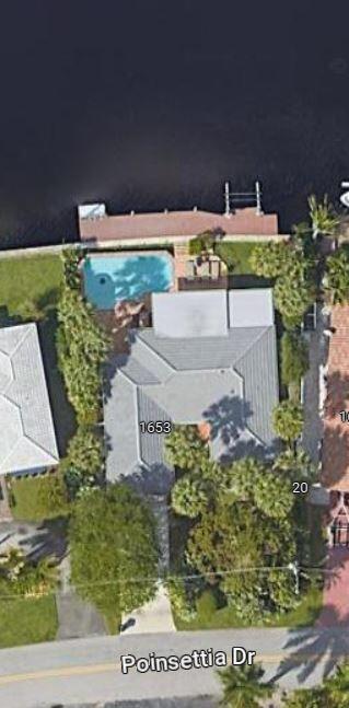 Building Photo - 1653 Poinsettia Dr