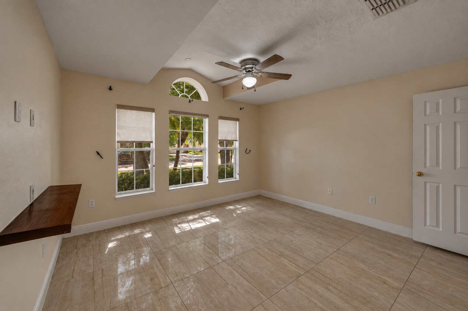 Building Photo - 537 Mason Dr