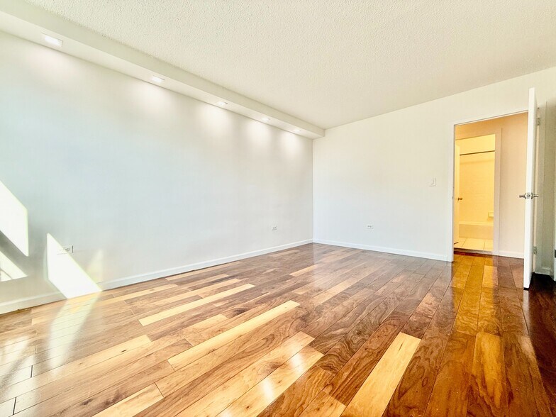 Building Photo - 875 Boynton Ave
